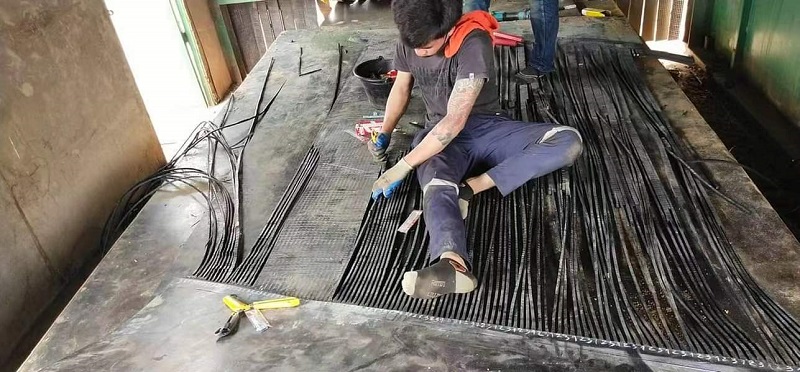 Tim Purna Jual Lokal Thailand Menyediakan Layanan Penyambungan Sabuk Konveyor Kabel Baja di Tempat untuk Klien Penambangan
